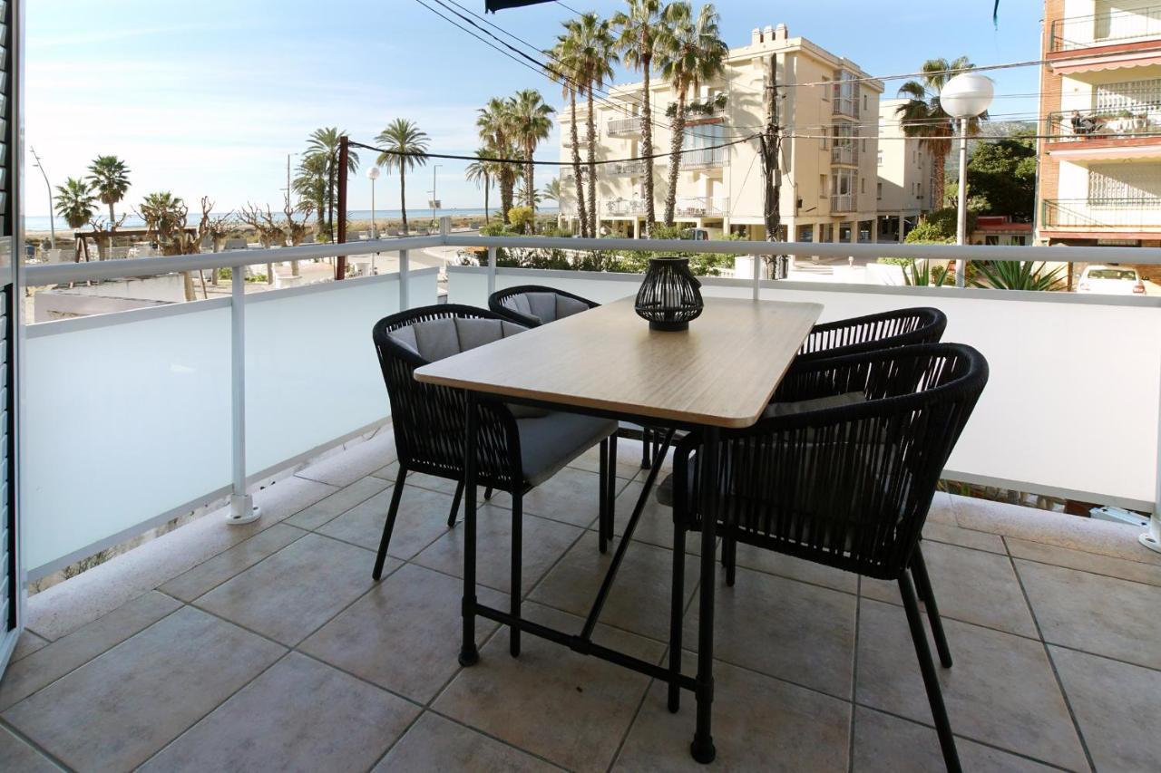 Апартаменты Beach Club House Кастельдефельс Экстерьер фото